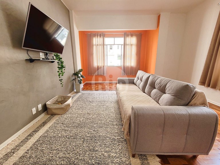 Cozy renovated apartment in Leme