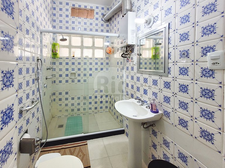 Espaçoso Apartamento no Leme!