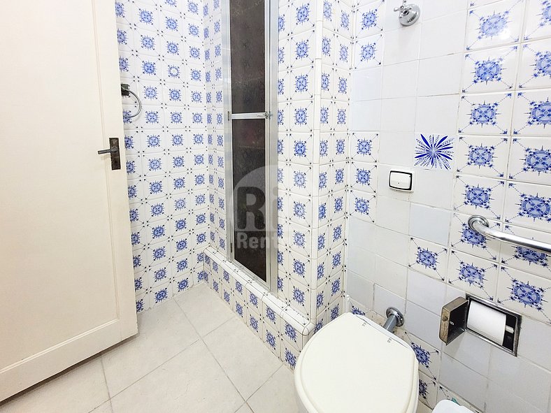 Espaçoso Apartamento no Leme!