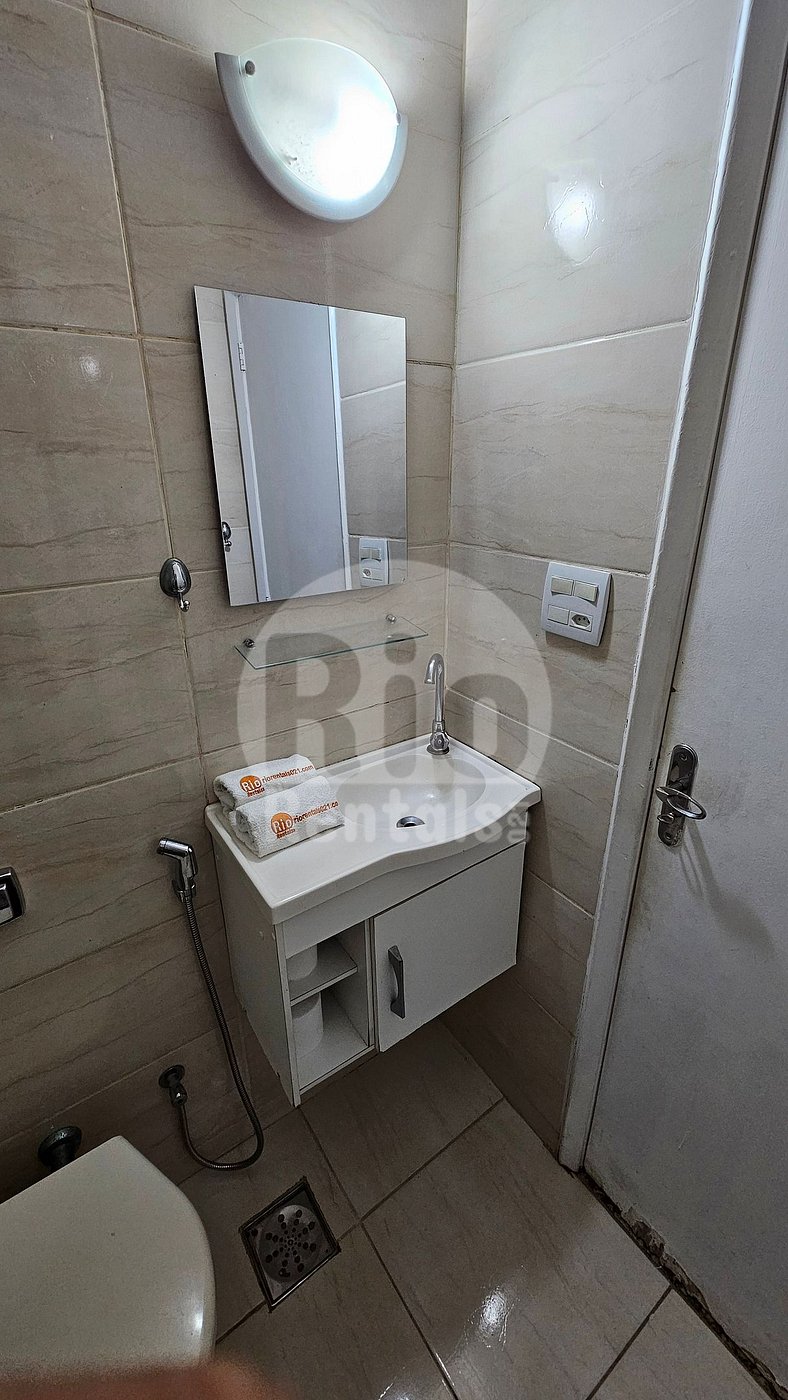 Rio Rentals 021 U012 - Apto de 1 quarto em Copacabana.