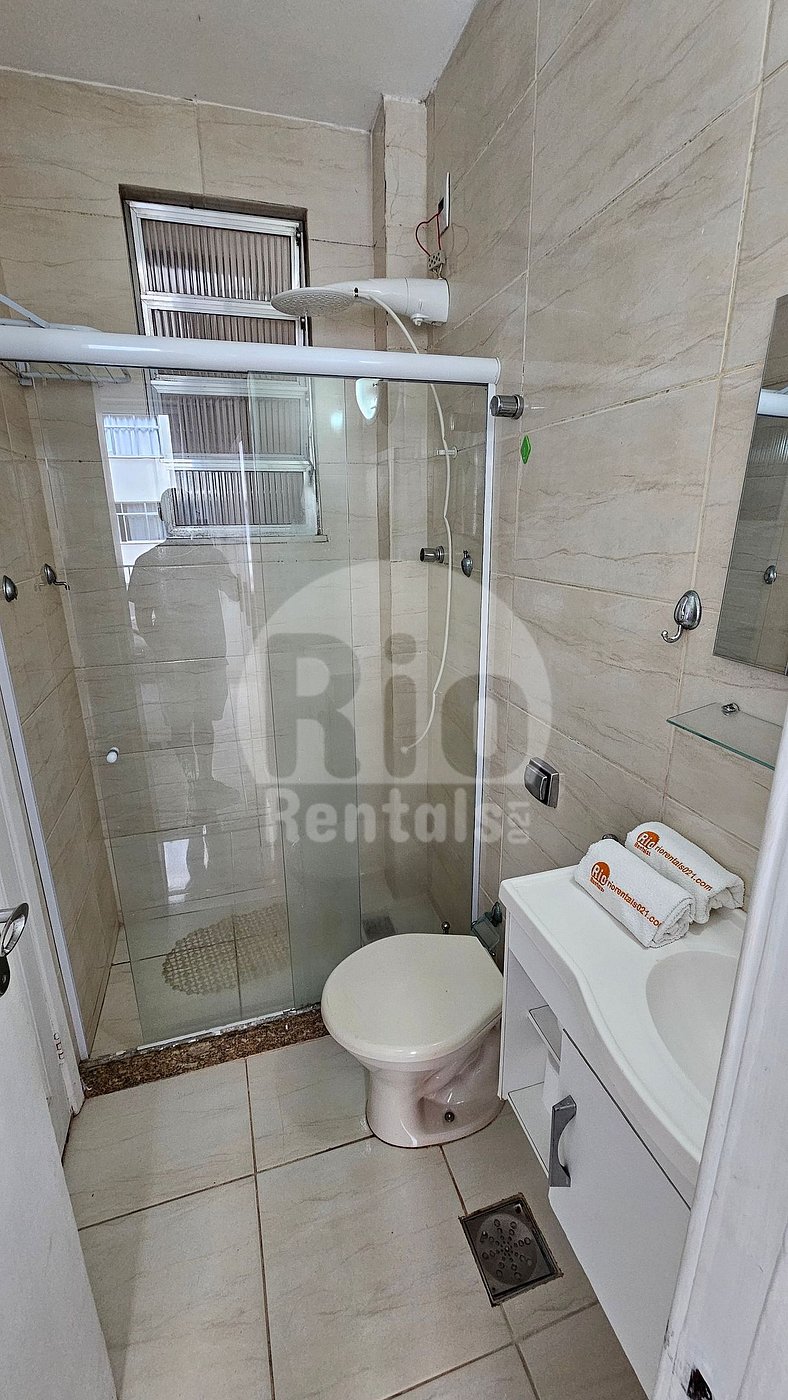 Rio Rentals 021 U012 - Apto de 1 quarto em Copacabana.